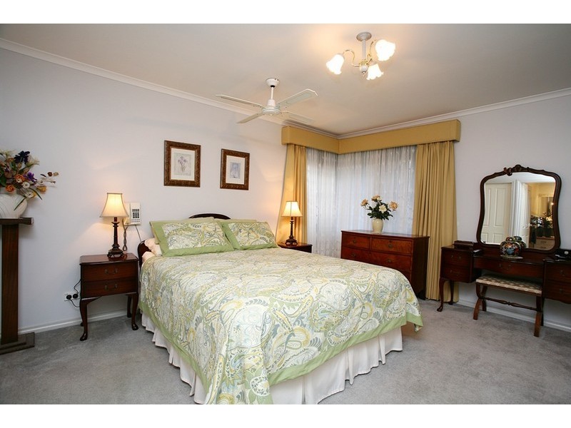 16 Reema Boulevard, Endeavour Hills VIC 3802