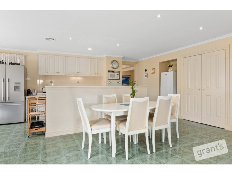 34 Shinners Avenue, Berwick VIC 3806