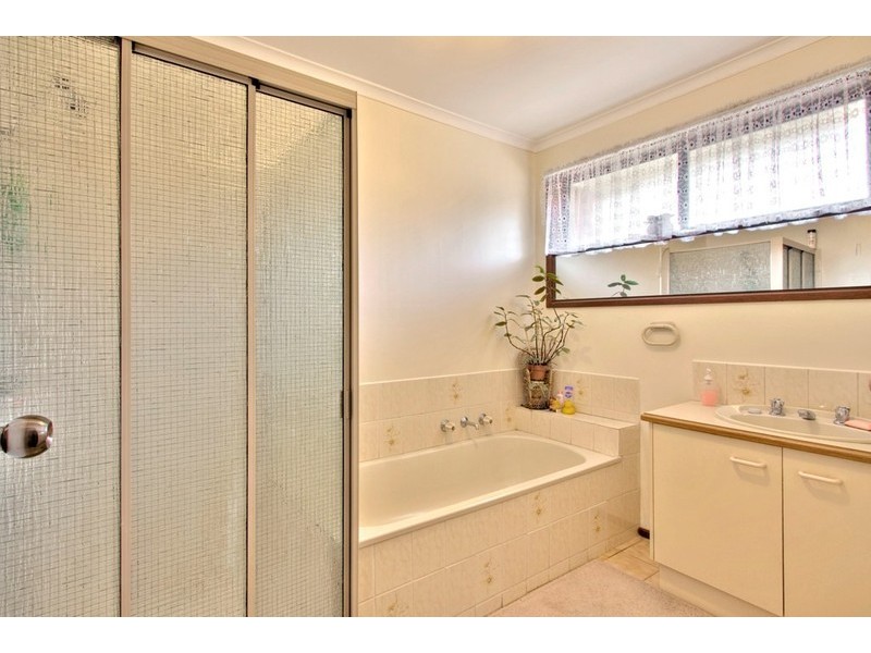 33 Adam Avenue, Hallam VIC 3803