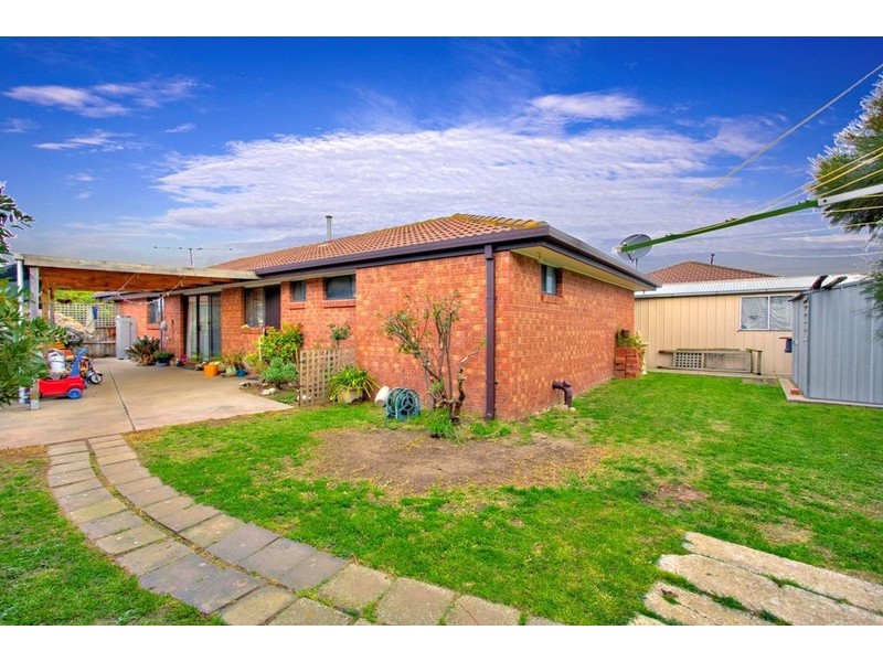 33 Adam Avenue, Hallam VIC 3803