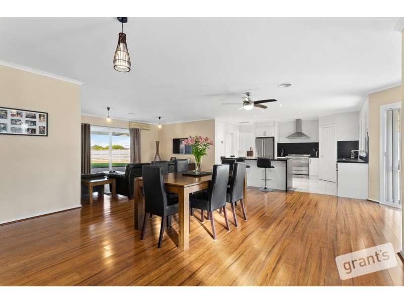 2-4 St Helens Crescent, Narre Warren North VIC 3804