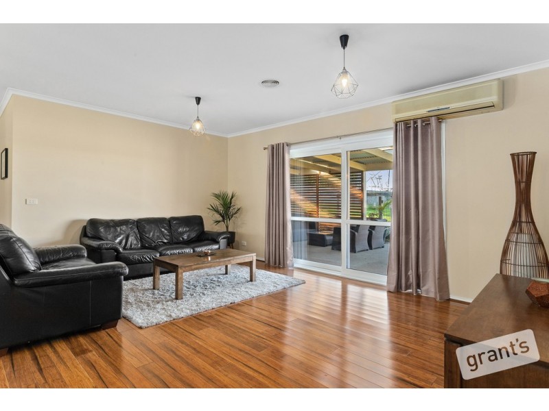 2-4 St Helens Crescent, Narre Warren North VIC 3804