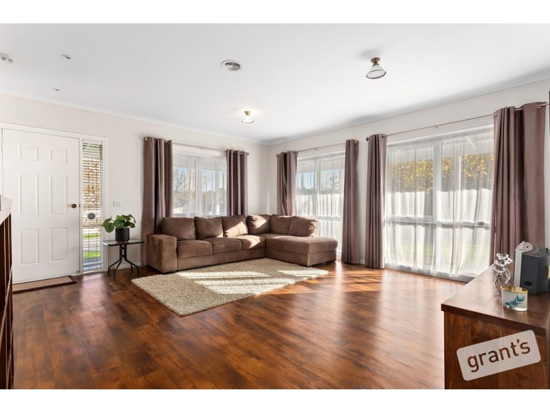 2-4 St Helens Crescent, Narre Warren North VIC 3804