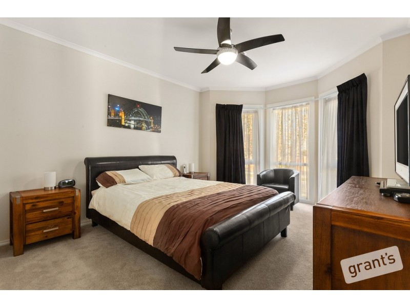 2-4 St Helens Crescent, Narre Warren North VIC 3804