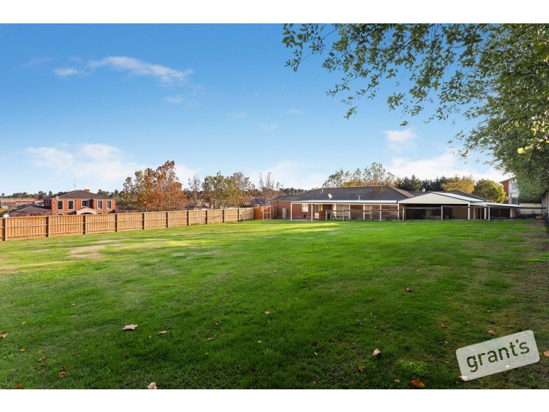 2-4 St Helens Crescent, Narre Warren North VIC 3804
