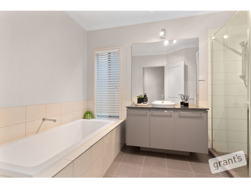 3 Lauradan Avenue, Berwick VIC 3806