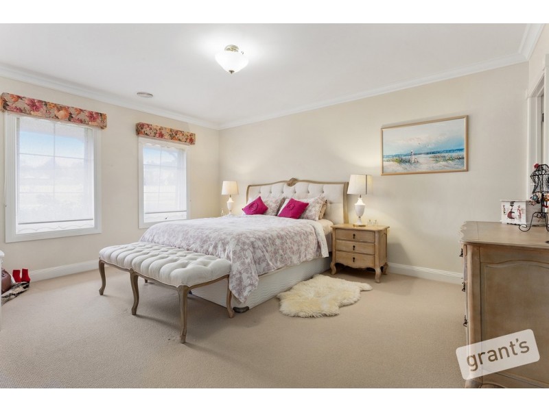 8 Tara Park Close, Narre Warren North VIC 3804