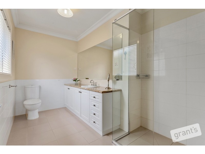 8 Tara Park Close, Narre Warren North VIC 3804