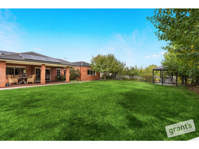 8 Tara Park Close, Narre Warren North VIC 3804