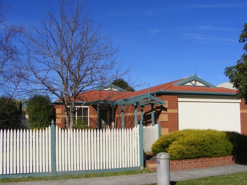 27 Raleigh Drive, Narre Warren South VIC 3805