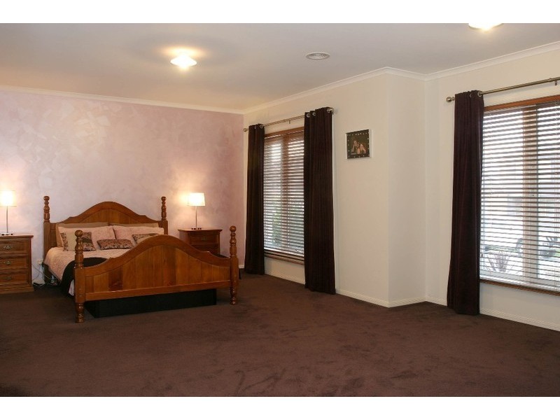 5 Golden Grove Drive, Narre Warren South VIC 3805