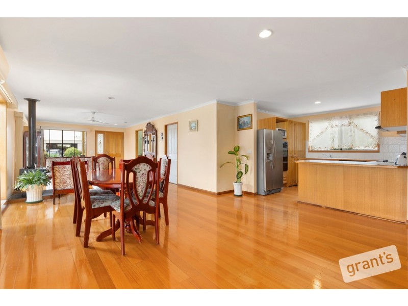13 Ridgeway Chase, Narre Warren South VIC 3805