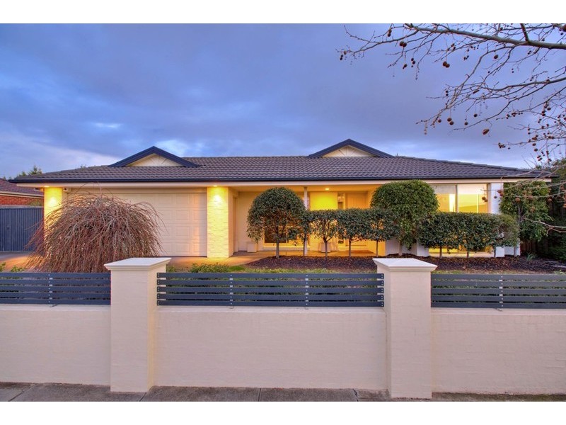 19 Deanswood Way, Narre Warren VIC 3805