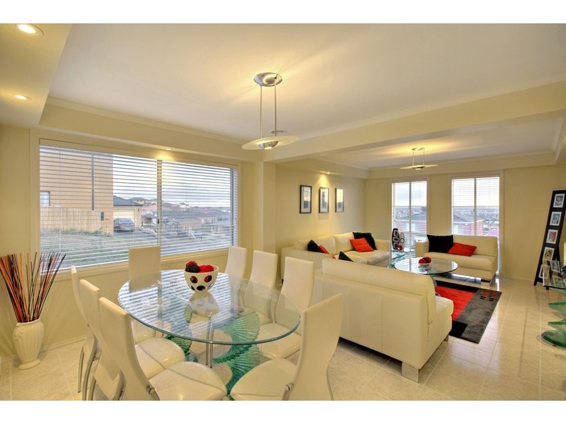 45 Montbrae Circuit, Narre Warren VIC 3805