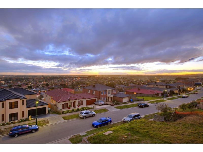 45 Montbrae Circuit, Narre Warren VIC 3805