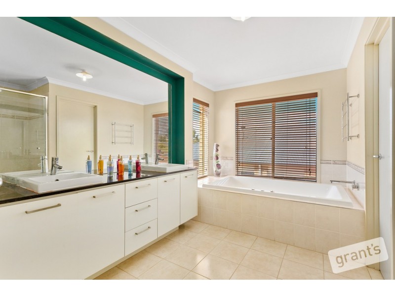 4 Bickerton Court, Hampton Park VIC 3976