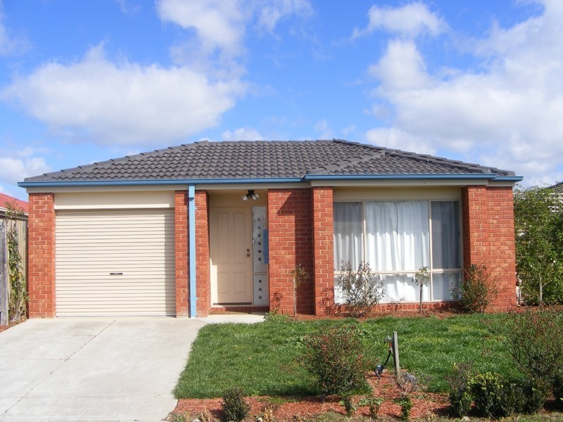 15 Lochard Terrace, Narre Warren South VIC 3805