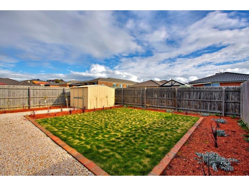 15 Lochard Terrace, Narre Warren South VIC 3805