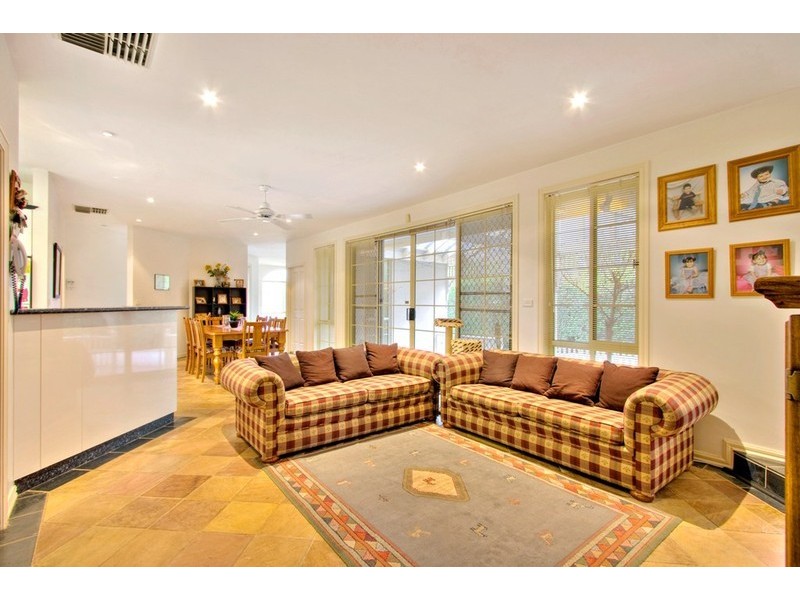 4 Valley View Crescent, Berwick VIC 3806