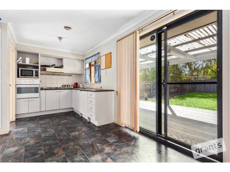 15 Artists Crescent, Narre Warren South VIC 3805