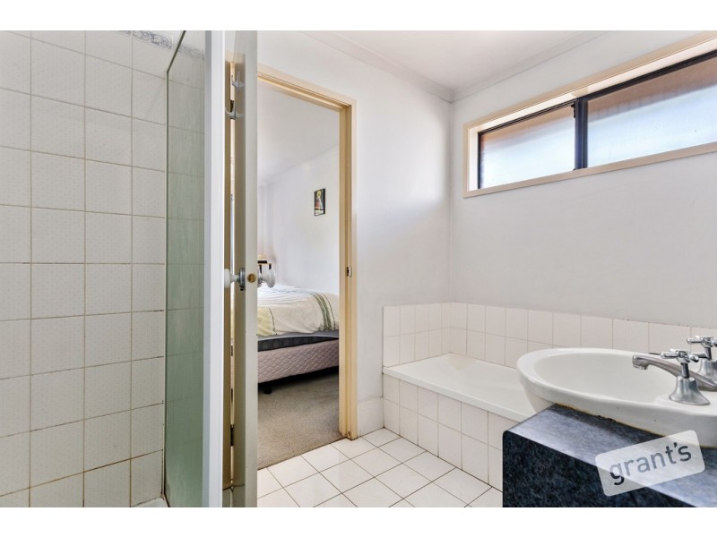 15 Artists Crescent, Narre Warren South VIC 3805