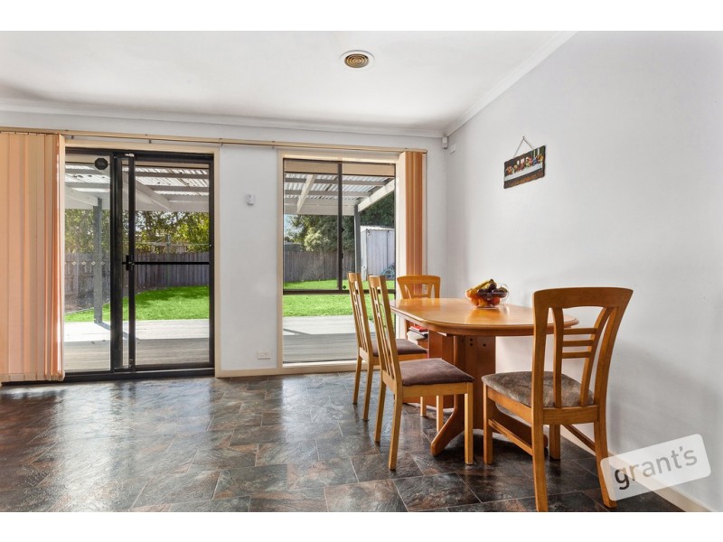 15 Artists Crescent, Narre Warren South VIC 3805