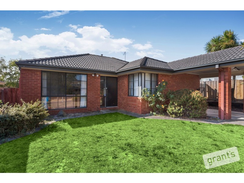 15 Artists Crescent, Narre Warren South VIC 3805