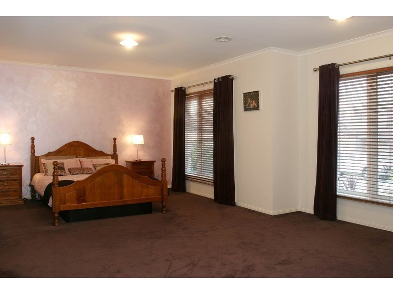 5 Golden Grove Drive, Narre Warren South VIC 3805