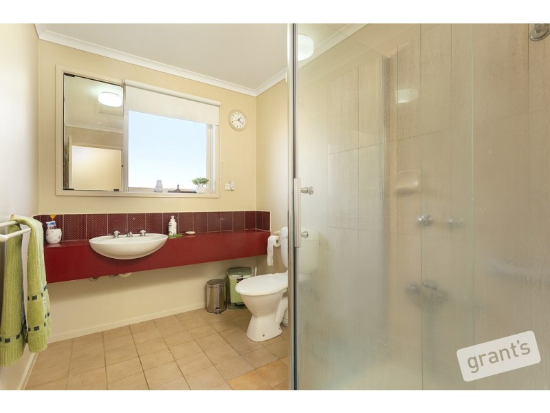 14 Warren Close, Narre Warren VIC 3805