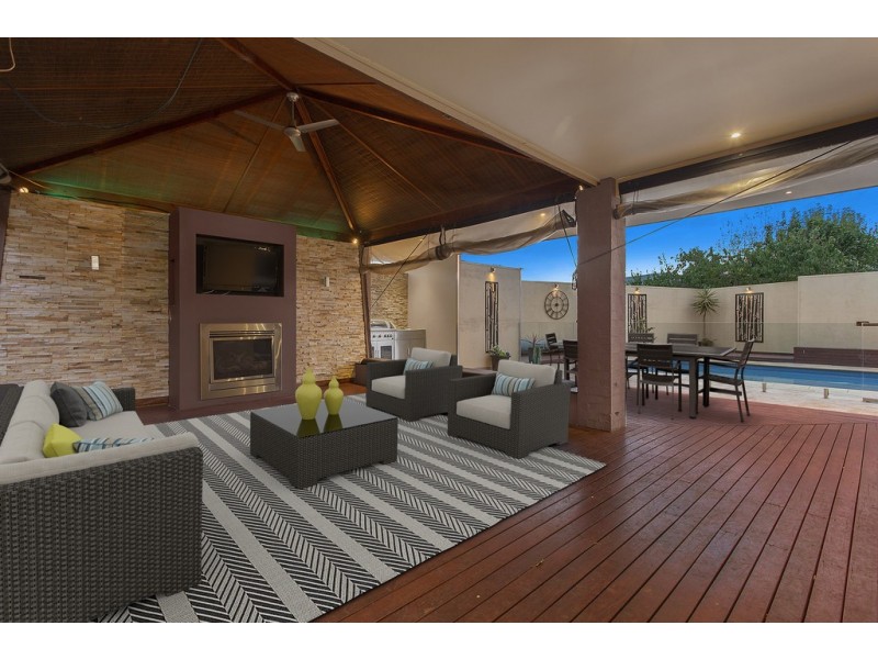 15 Champagne Grove, Narre Warren South VIC 3805