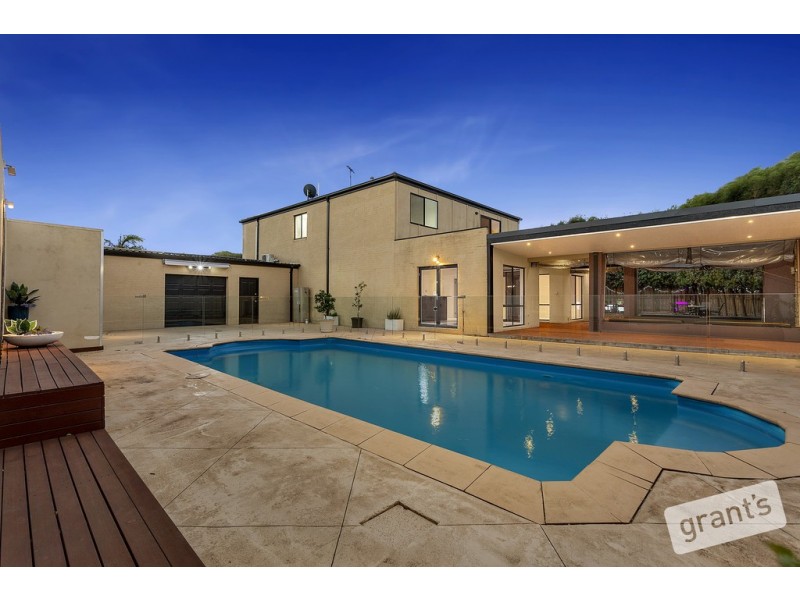 15 Champagne Grove, Narre Warren South VIC 3805