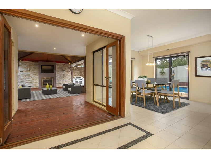 15 Champagne Grove, Narre Warren South VIC 3805