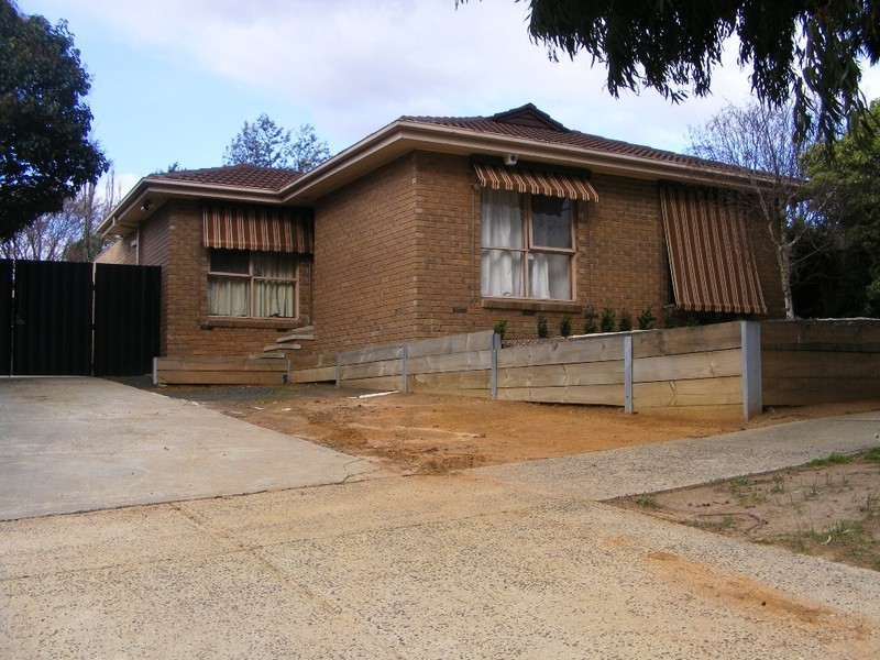 82 Saxonwood Drive, Narre Warren VIC 3805