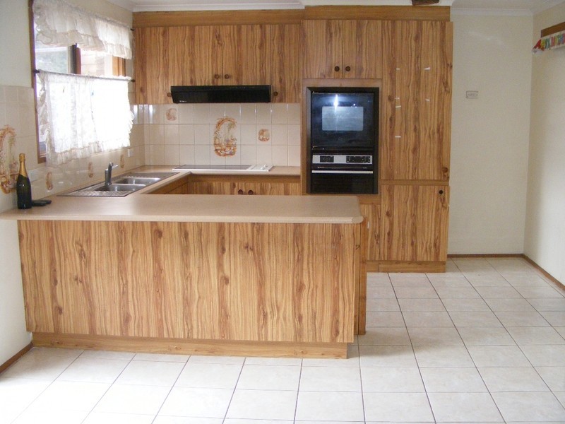 82 Saxonwood Drive, Narre Warren VIC 3805