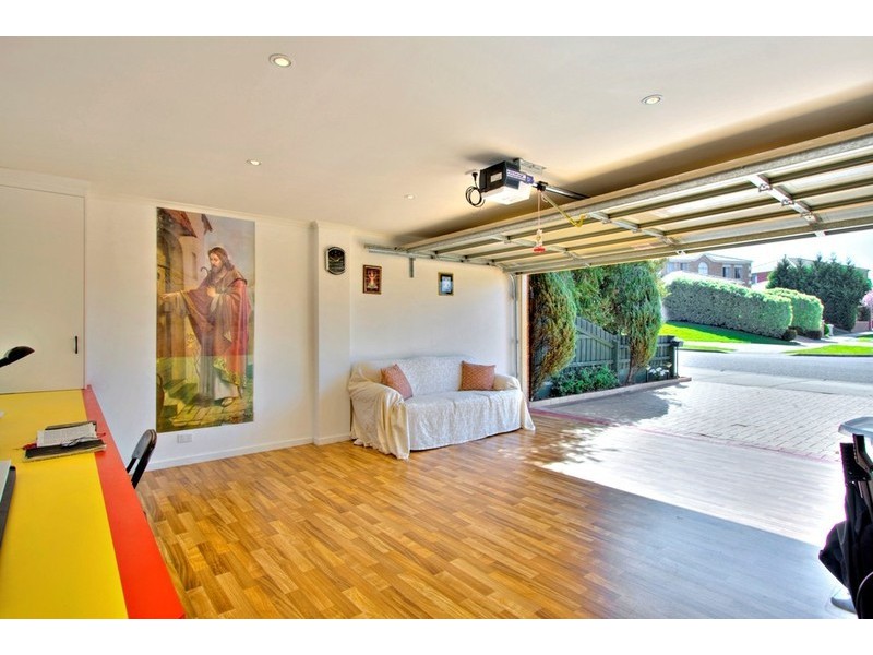 1 Eleanore Crescent, Hallam VIC 3803