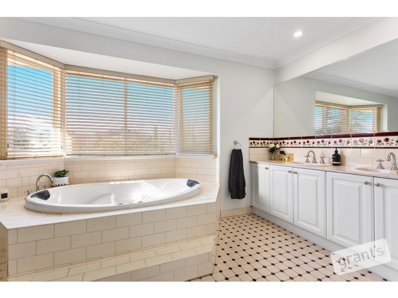 5 Torwood Close, Narre Warren VIC 3805