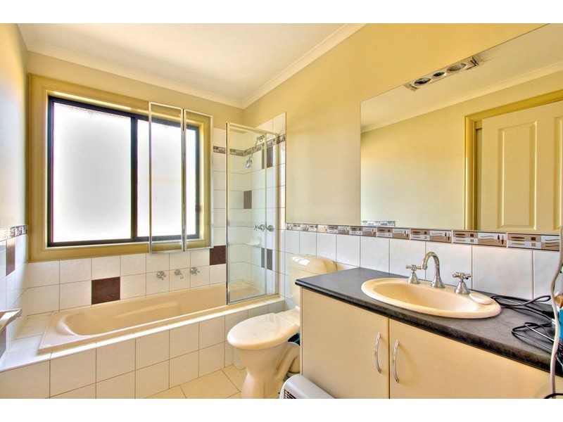 37 Sallybrook Circuit, Narre Warren VIC 3805