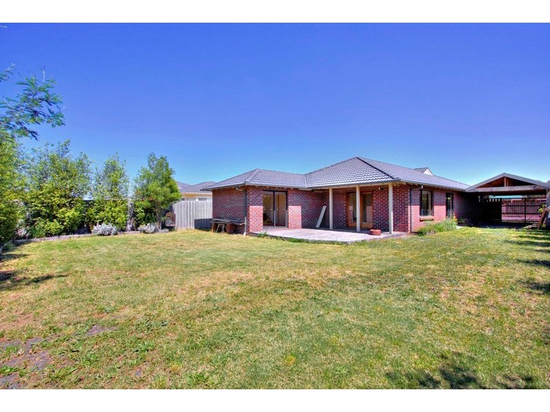 37 Sallybrook Circuit, Narre Warren VIC 3805
