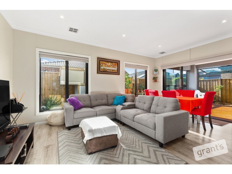 1 Roskopp Avenue, Clyde North VIC 3978