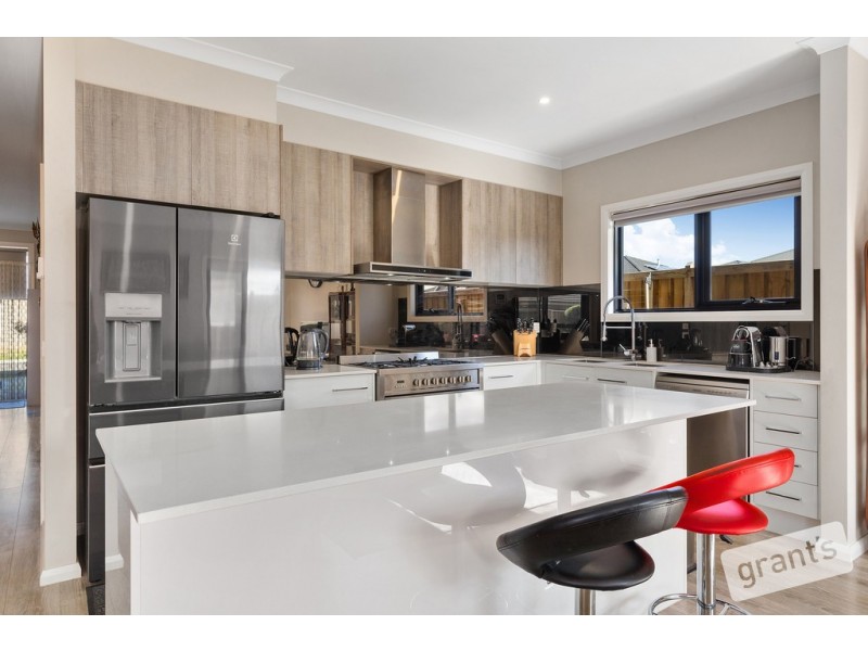 1 Roskopp Avenue, Clyde North VIC 3978