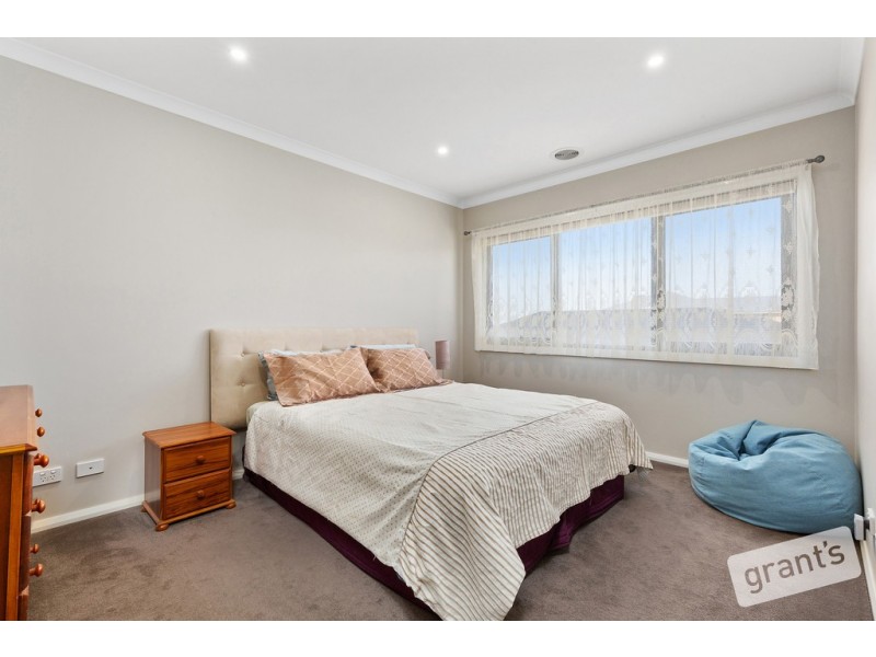 1 Roskopp Avenue, Clyde North VIC 3978