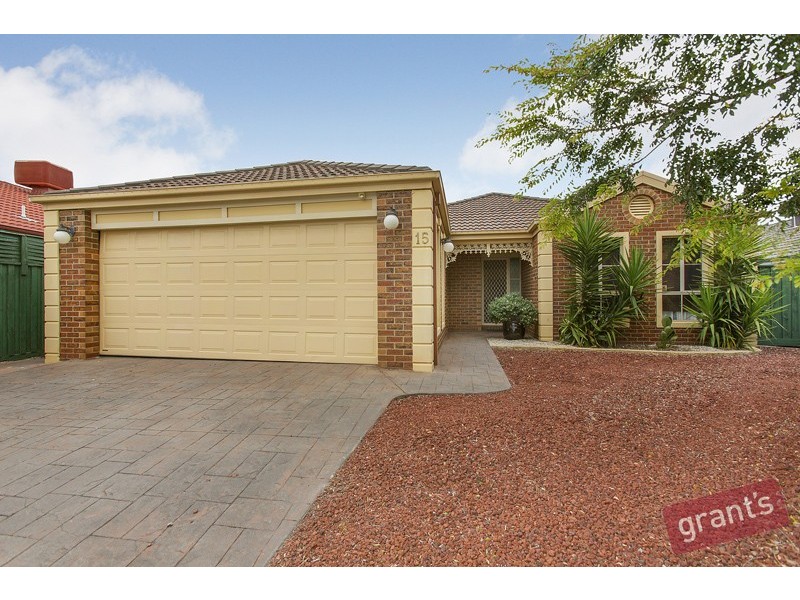 15 Lansbury Drive, Narre Warren South VIC 3805