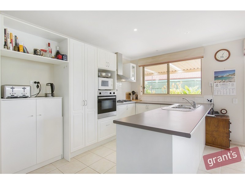 15 Lansbury Drive, Narre Warren South VIC 3805