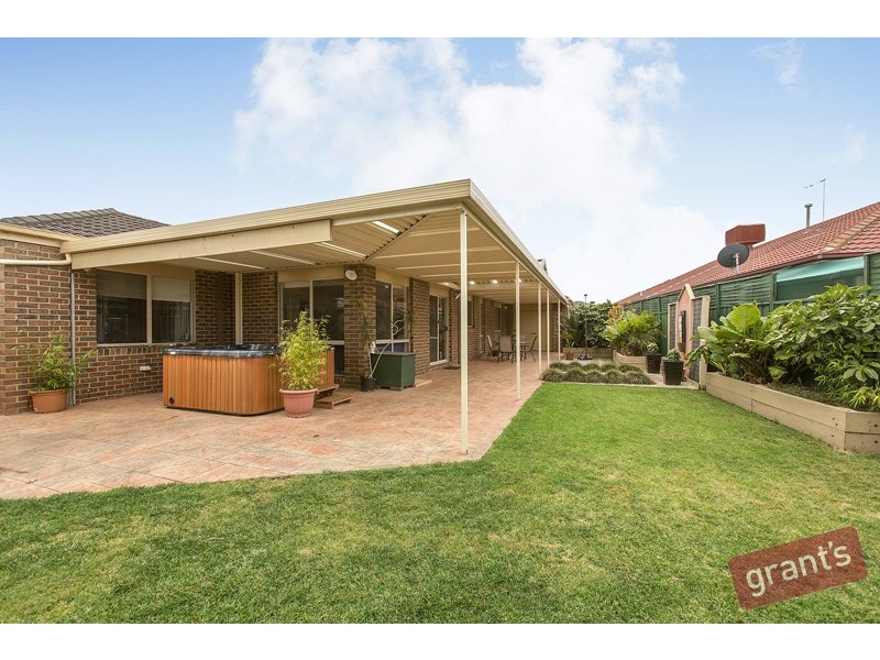 15 Lansbury Drive, Narre Warren South VIC 3805