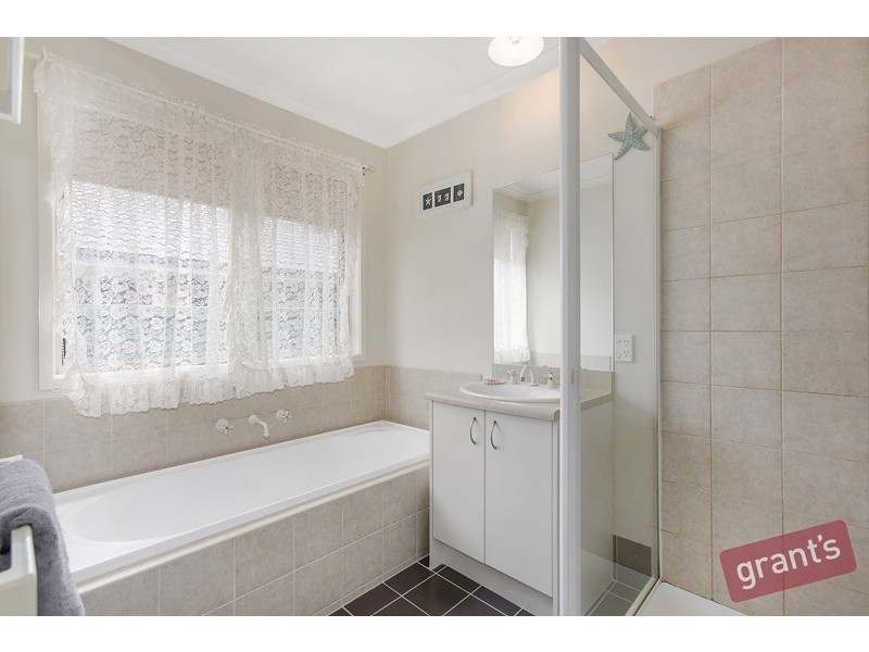 15 Lansbury Drive, Narre Warren South VIC 3805