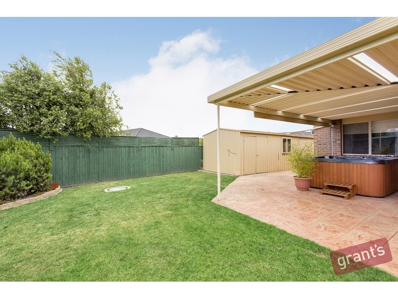 15 Lansbury Drive, Narre Warren South VIC 3805