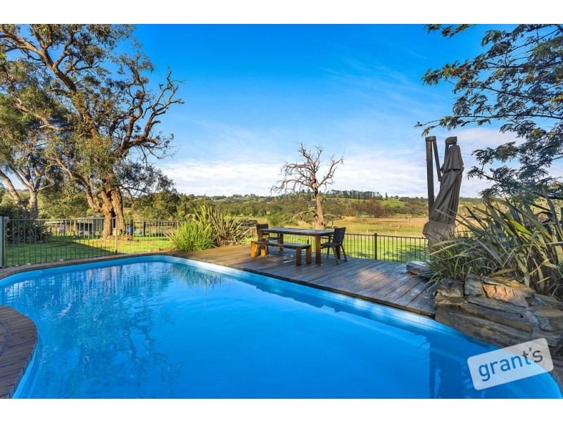 4 Mountain Flat Road, Narre Warren East VIC 3804