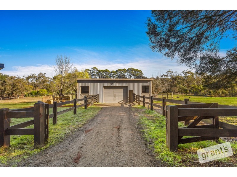 4 Mountain Flat Road, Narre Warren East VIC 3804
