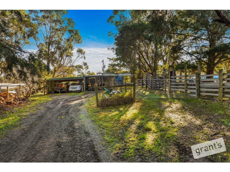 4 Mountain Flat Road, Narre Warren East VIC 3804