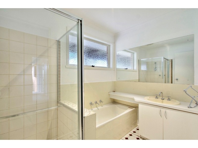 10 Saxonwood Drive, Narre Warren VIC 3805